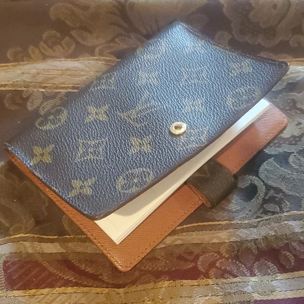 Louis vuitton HP 4 items   pm agenda passport  gorgeous dust cover box